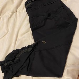 LuLuLemon size 6 crop leggings